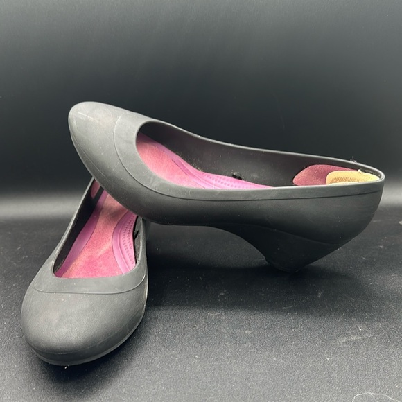 black Crocs Women's Lina Wedge Pump size 7 - Picture 1 of 4